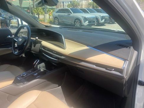 Certified 2025 Cadillac XT4 Premium Luxury image 13