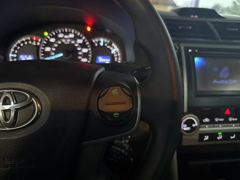 Used 2012 Toyota Camry LE image 19