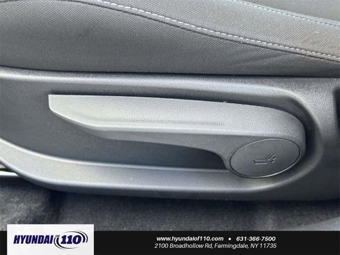 Used 2025 Hyundai Elantra SEL image 17