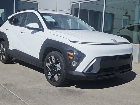 Used 2025 Hyundai Kona SEL FWD image 4
