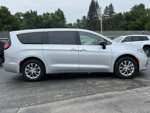 Used 2026 Chrysler Pacifica Select AWD/4WD image 40