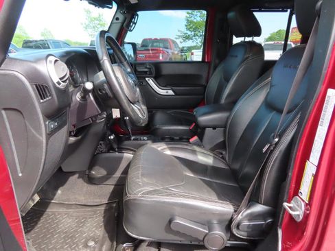 Used 2013 Jeep Wrangler Unlimited Rubicon w/ Dual Top Group AWD/4WD image 26