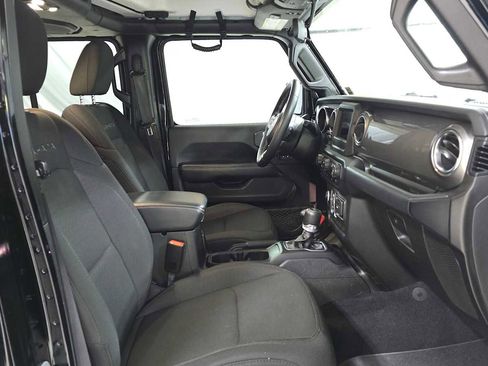 Used 2019 Jeep Wrangler Unlimited Sahara image 11