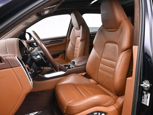 Used 2021 Porsche Cayenne Turbo w/ Premium Package Plus AWD/4WD image 12
