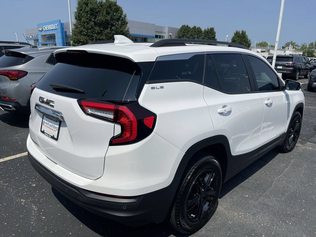 Used 2022 GMC Terrain SLE w/ Driver Convenience Package FWD image 9