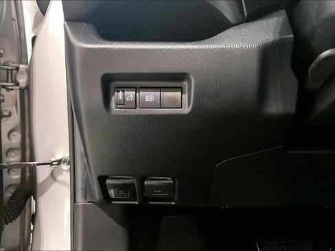 Used 2020 Toyota RAV4 LE AWD/4WD image 43