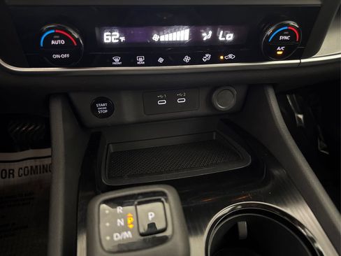 Used 2025 Nissan Rogue SV AWD/4WD image 38