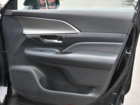 Used 2025 Toyota Grand Highlander AWD image 52