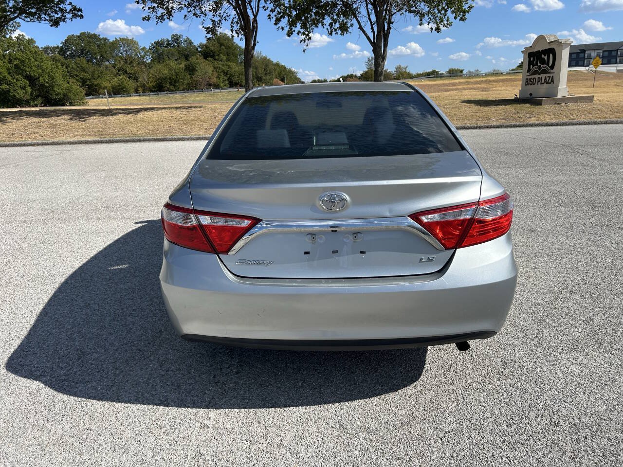 Used 2017 Toyota Camry LE FWD image 4