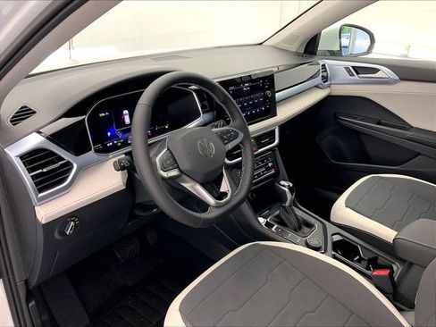 New 2026 Volkswagen Taos SE AWD/4WD image 3
