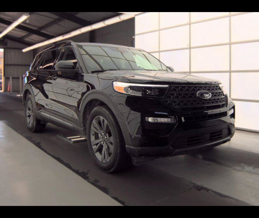 Used 2024 Ford Explorer XLT w/ Equipment Group 202A AWD/4WD image 1