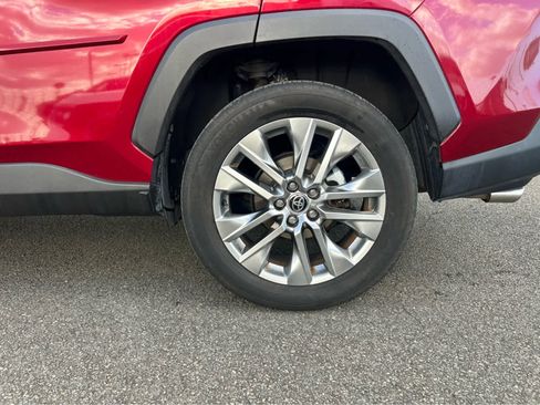 Used 2022 Toyota RAV4 Limited FWD image 5