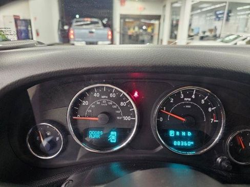 Used 2018 Jeep Wrangler Unlimited Sahara w/ Connectivity Group AWD/4WD image 12