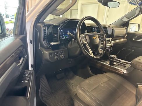 Used 2025 Chevrolet Silverado 1500 LT AWD/4WD image 7