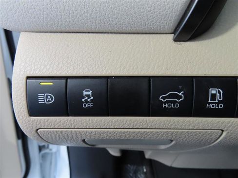Used 2021 Toyota Camry XLE FWD image 17