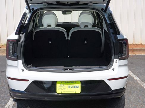 Used 2025 Volvo EX90 Plus AWD/4WD image 9
