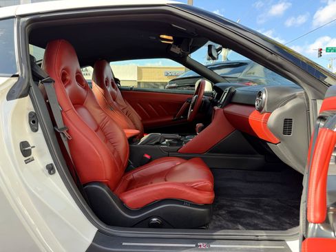 Used 2024 Nissan GT-R Premium w/ Premium Interior Package image 49