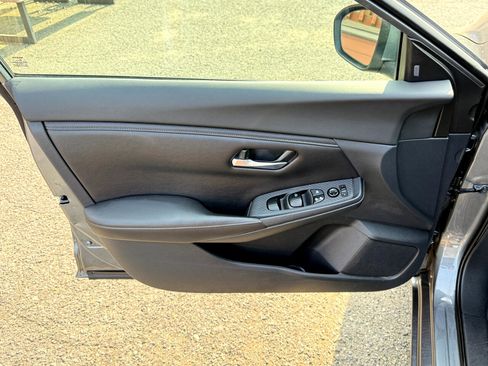 Used 2021 Nissan Sentra SV image 16