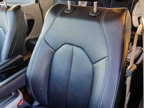 Certified 2024 Chrysler Pacifica Touring-L image 25