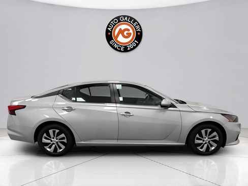 Used 2022 Nissan Altima 2.5 S FWD image 2