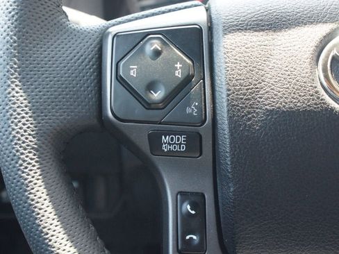 Used 2022 Toyota Tacoma TRD Off-Road RWD image 9