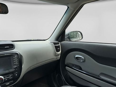 Used 2016 Kia Soul + w/ Primo Package FWD image 19
