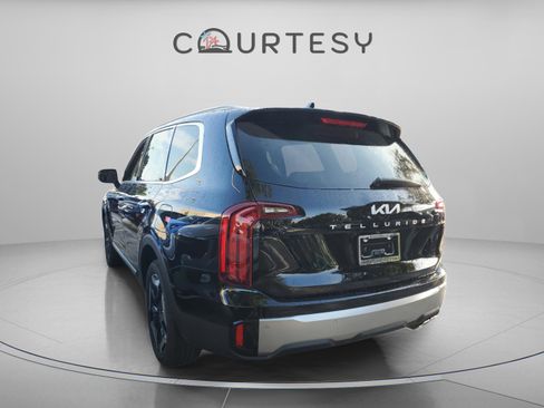 New 2025 Kia Telluride S image 2
