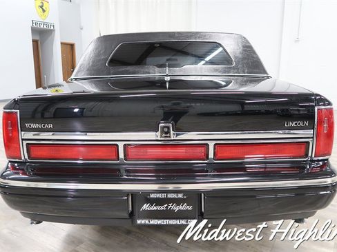 Used 1997 Lincoln Town Car Executive image 26