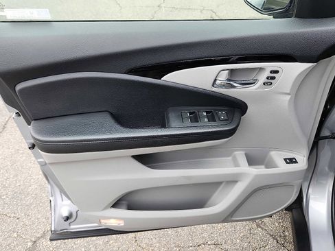 Certified 2022 Honda Pilot Touring image 12