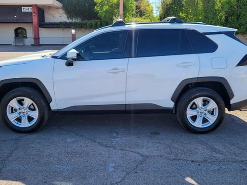Used 2021 Toyota RAV4 XLE w/ Convenience Package FWD image 7