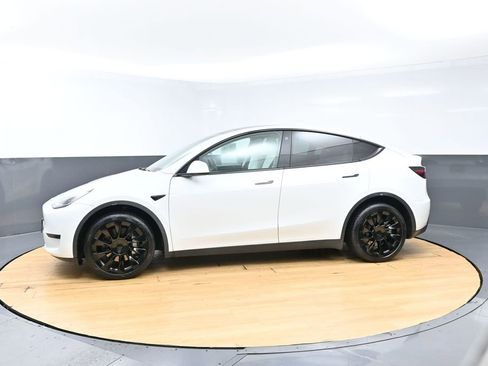 Used 2022 Tesla Model Y Long Range AWD/4WD image 8