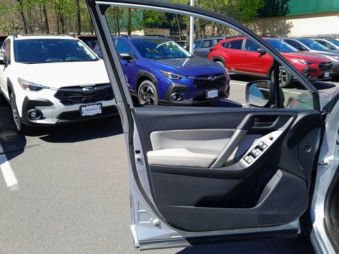 Used 2017 Subaru Forester 2.5i w/ Alloy Wheel Package AWD/4WD image 11