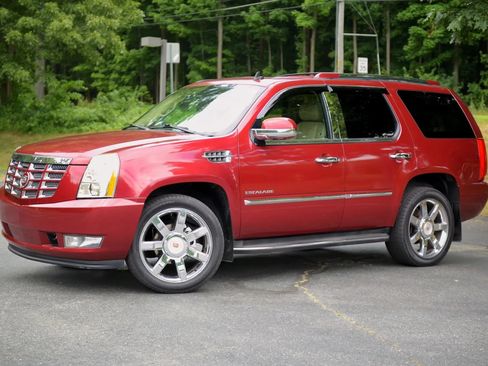 Used 2010 Cadillac Escalade Luxury AWD/4WD image 25