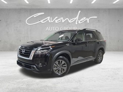 Used 2024 Nissan Pathfinder SV image 1