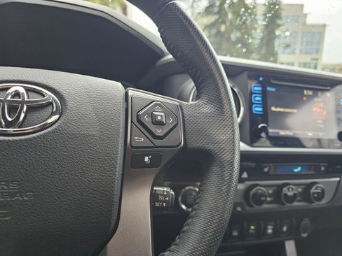 Used 2017 Toyota Tacoma TRD Sport RWD image 31