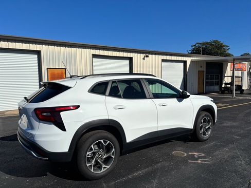 Used 2025 Chevrolet Trax LT w/ Driver Confidence Package image 22