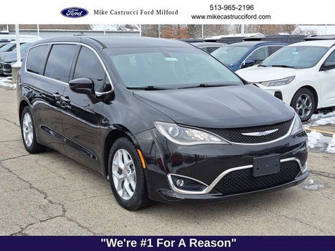 Used 2018 Chrysler Pacifica Touring Plus w/ Tire & Wheel Group image 7