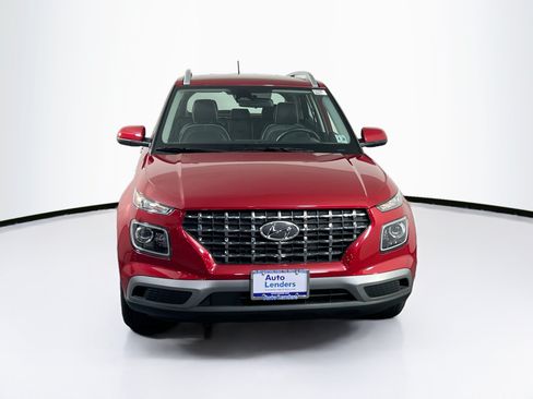 Used 2023 Hyundai Venue Limited FWD image 2