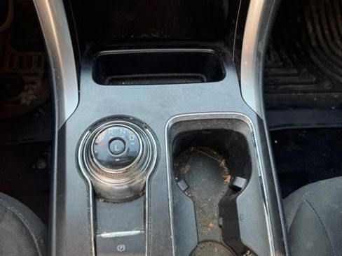Used 2018 Ford Fusion SE FWD image 22