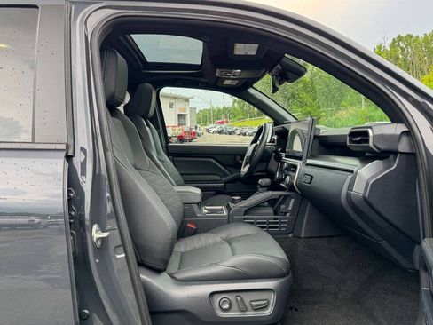 Used 2025 Toyota 4Runner 4WD image 11