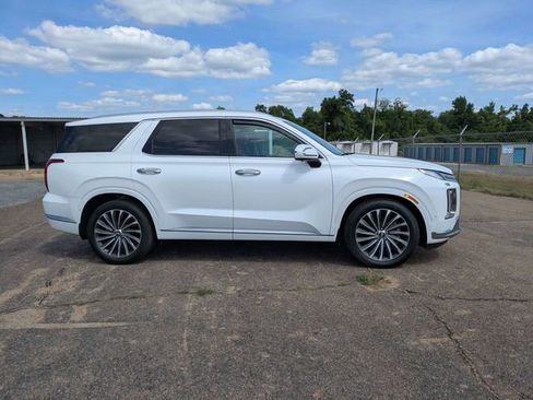 Used 2023 Hyundai Palisade Calligraphy FWD image 3