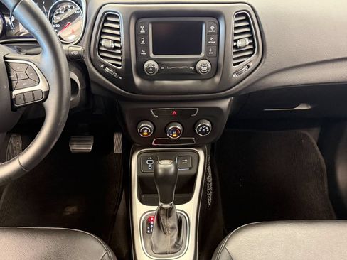 Used 2018 Jeep Compass Latitude FWD image 22