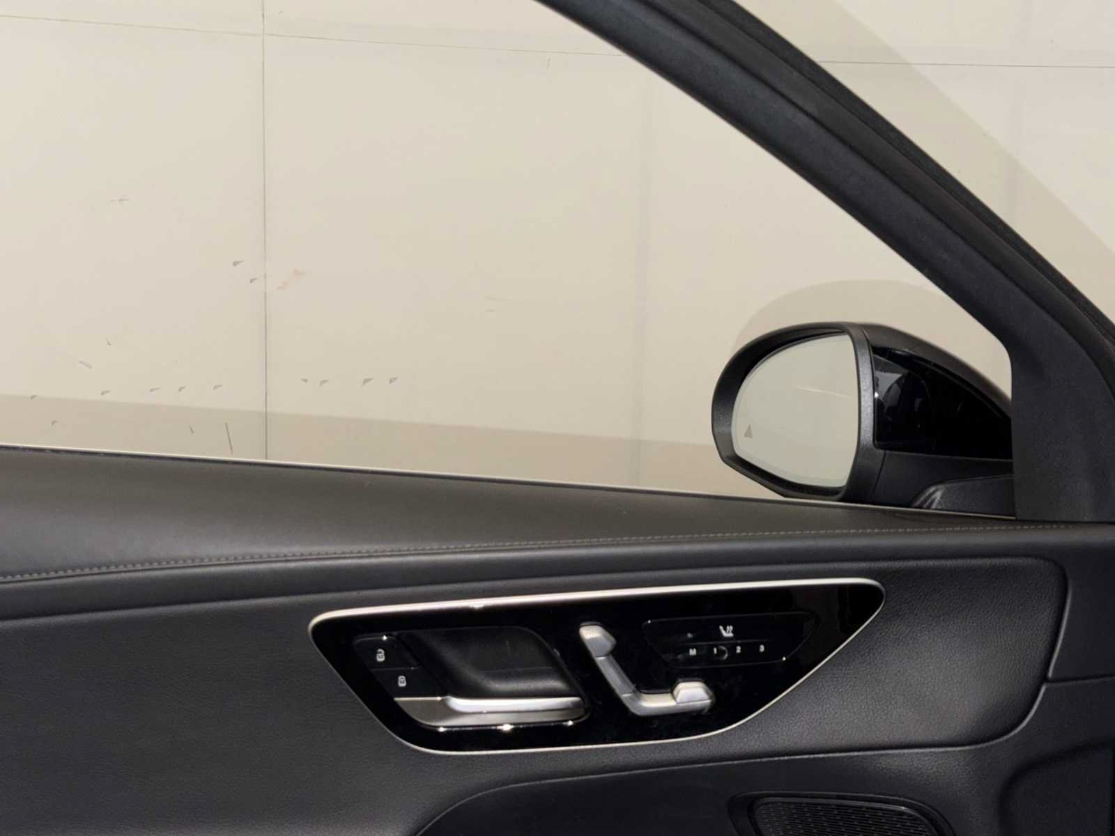 Used 2023 Mercedes-Benz GLC 300 4MATIC image 10