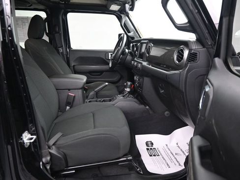 Used 2021 Jeep Gladiator Overland AWD/4WD image 13