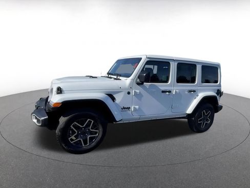 Used 2025 Jeep Wrangler Sahara image 8