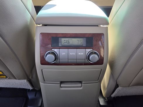 Used 2013 Toyota Highlander Limited image 13