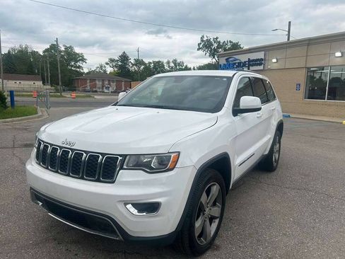 Used 2017 Jeep Grand Cherokee Laredo w/ Quick Order Package 23E AWD/4WD image 1