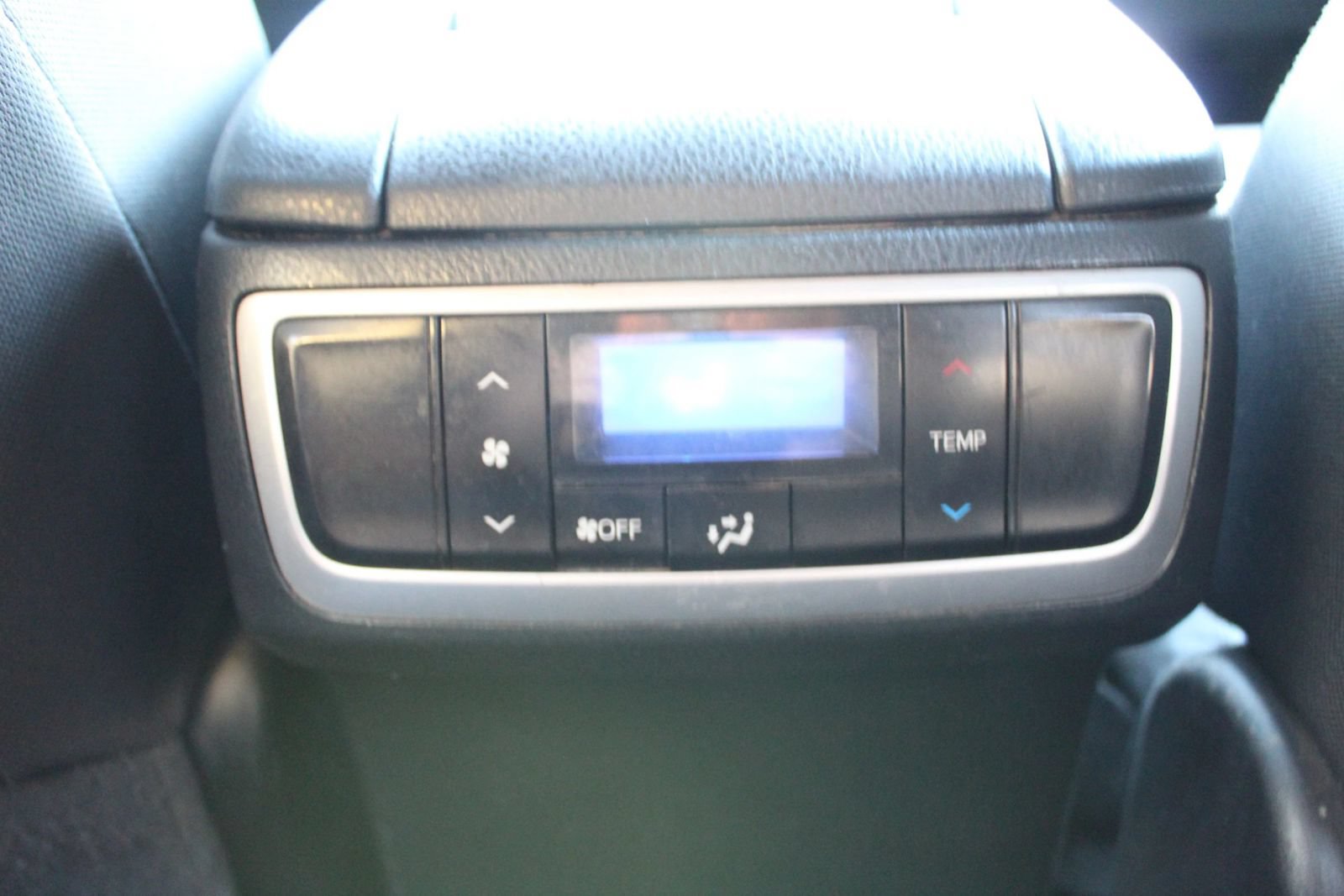 Used 2016 Toyota Highlander LE FWD image 15