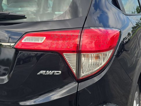 Used 2022 Honda HR-V LX image 8