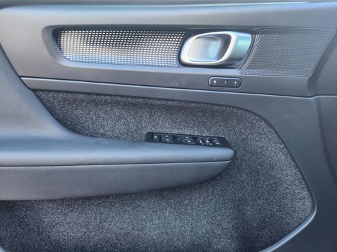 Used 2022 Volvo XC40 P8 Recharge Plus image 6